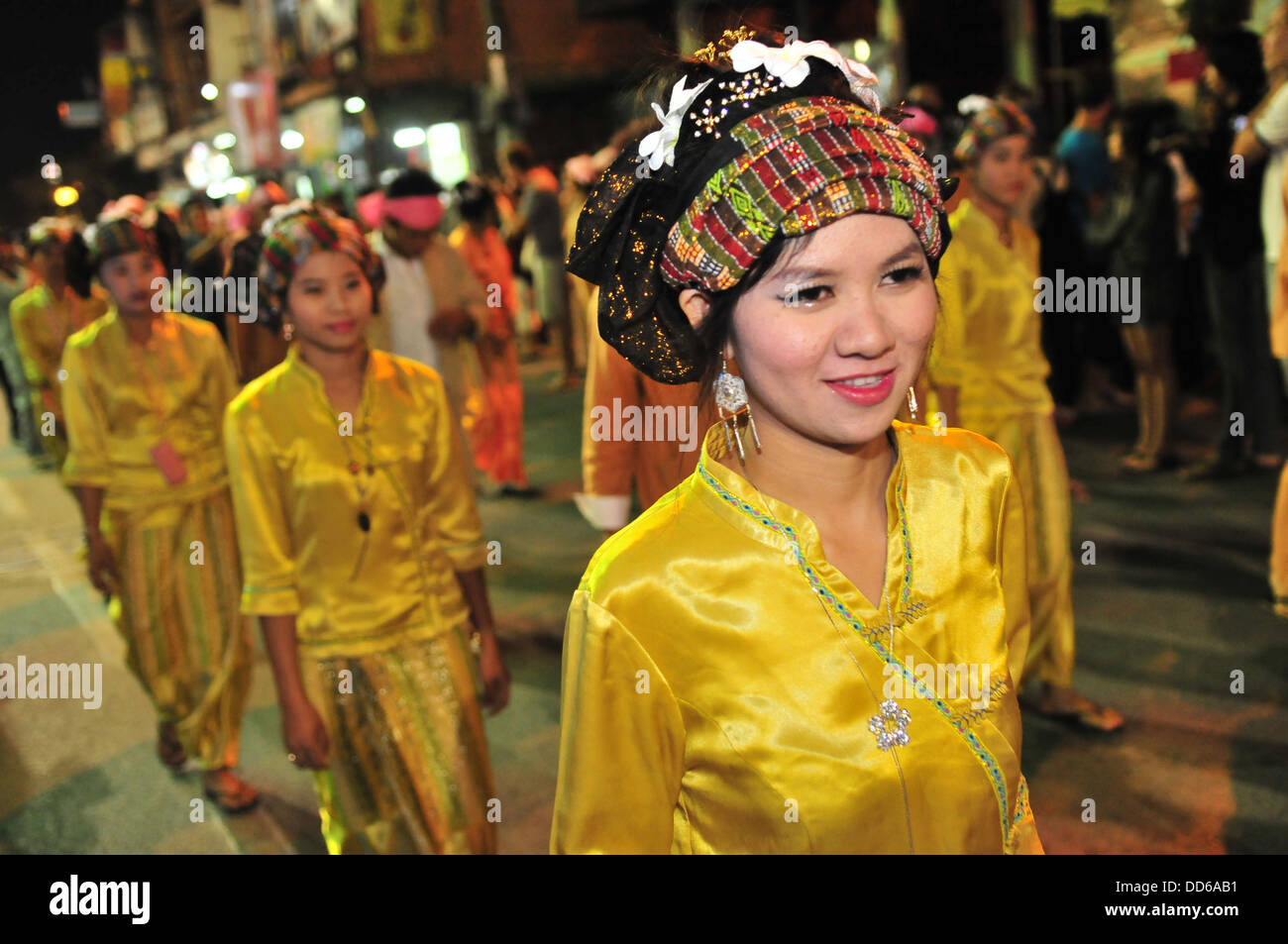 Loy Krathong une parade dans les rues de Chiang Mai dans le Nord de la Thaïlande Banque D'Images