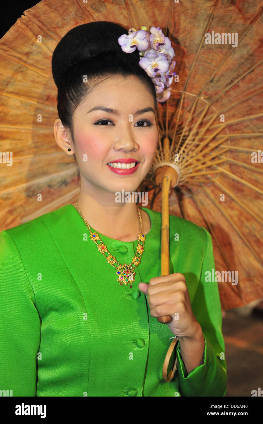 Loy Krathong une parade dans les rues de Chiang Mai dans le Nord de la Thaïlande Banque D'Images