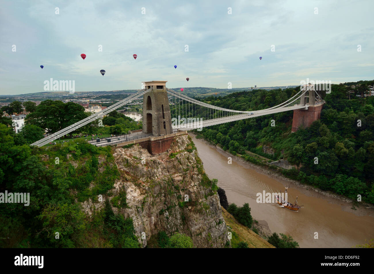 Le pont suspendu de Clifton Bristol Balloon Fiesta avec la rivière Avon et le Matthew voile Banque D'Images
