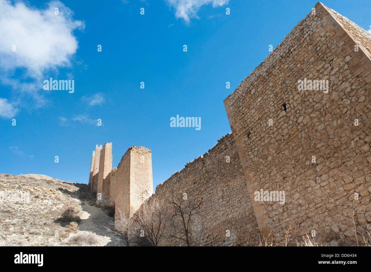 Albarracin médiévales remparts sur la colline, Albarracin, province de Teruel, Aragon, Espagne Banque D'Images