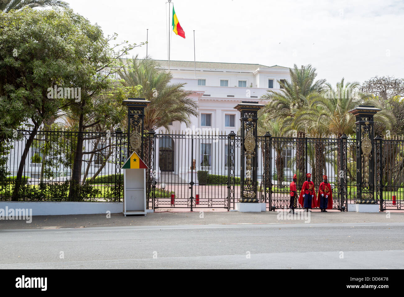 Dakar, Sénégal. Garde présidentielle devant le palais présidentiel. Relève de la garde. Banque D'Images
