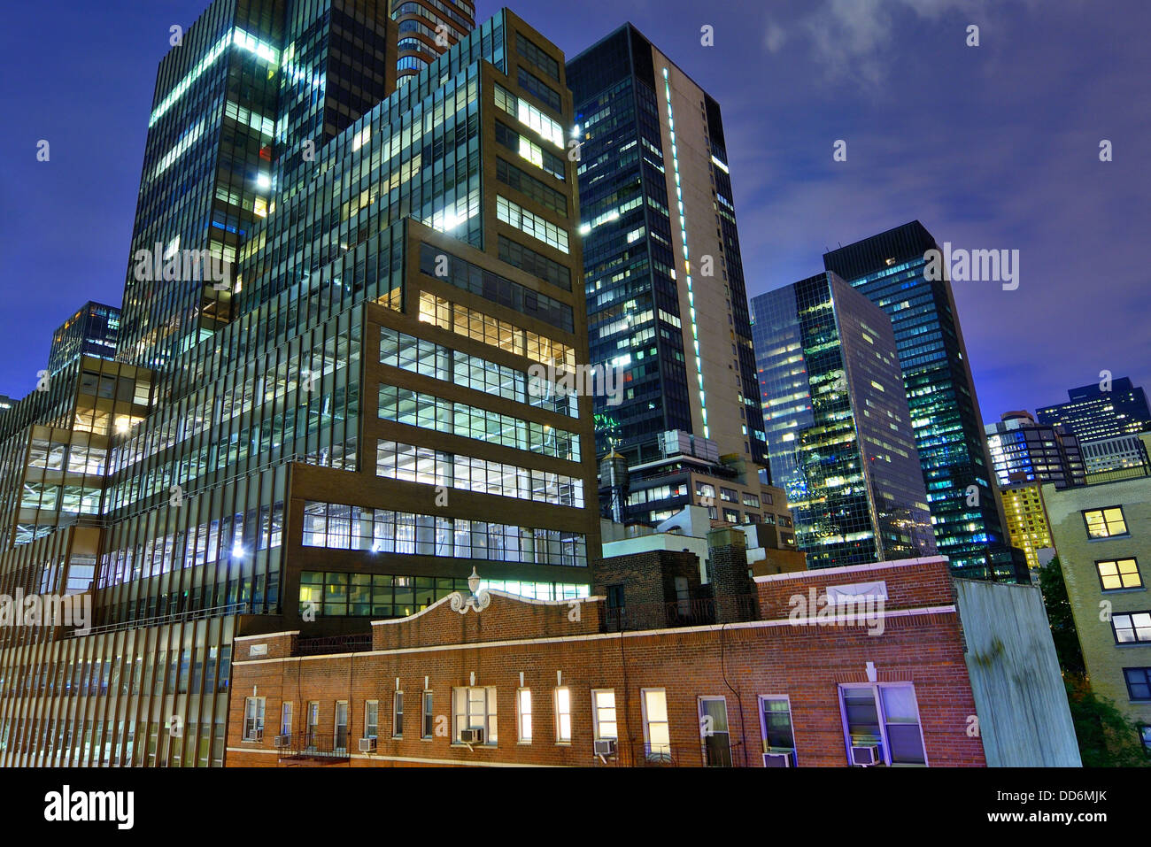 Les immeubles de bureaux dans le centre de Manhattan. Banque D'Images