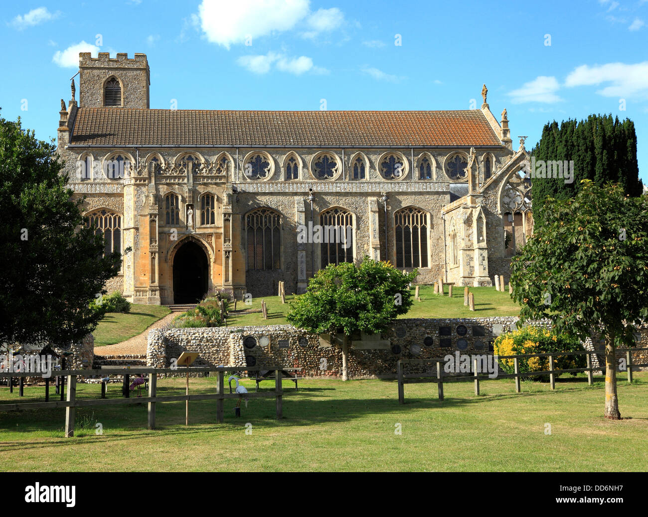 Le CLAJ suivant la mer, Norfolk, Angleterre, l'église paroissiale médiévale UK English églises Banque D'Images