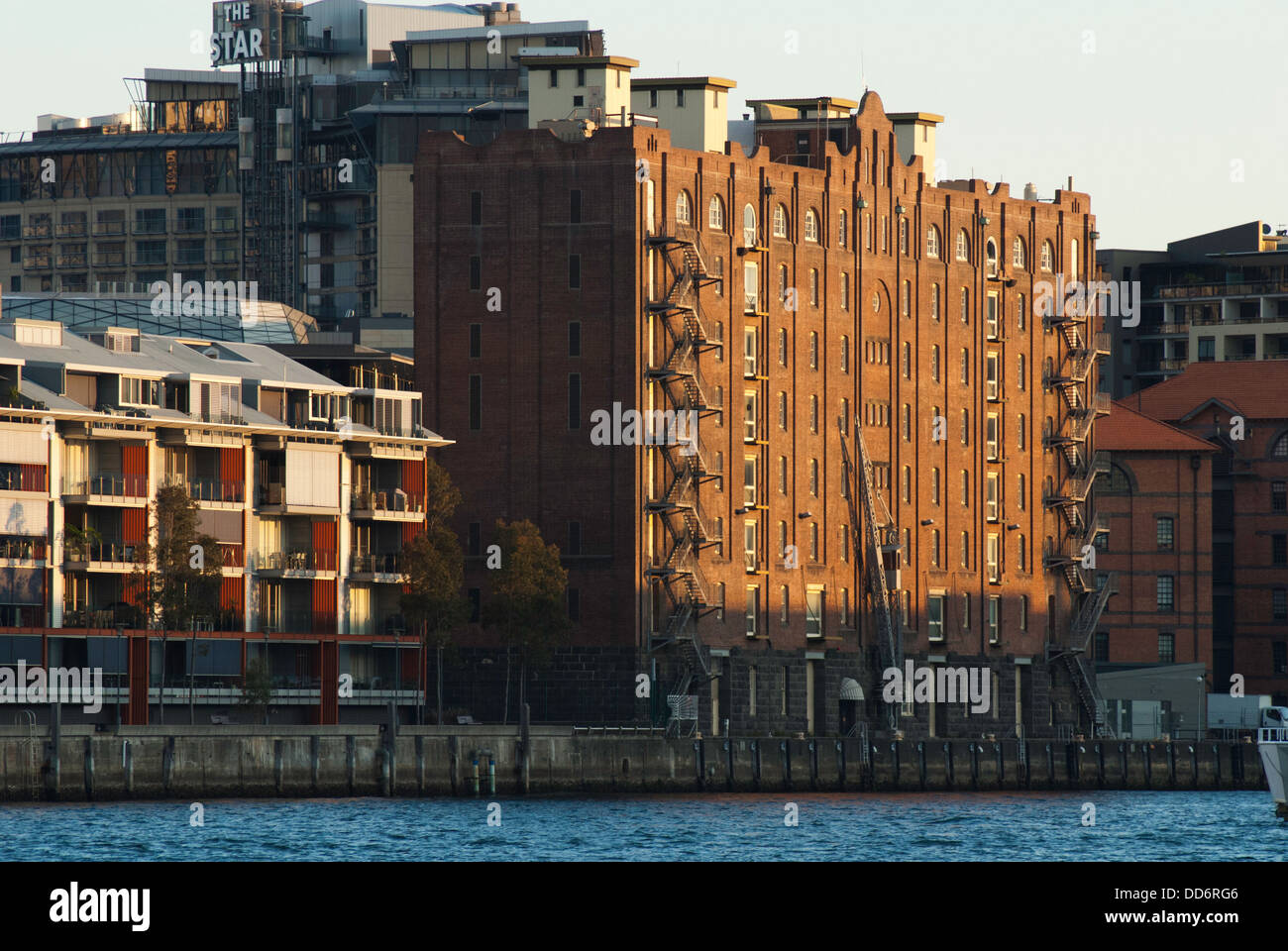 Les bâtiments du quai restauré à Pyrmont, situé en face de la Star Casino and Hotel, Sydney, Australie Banque D'Images
