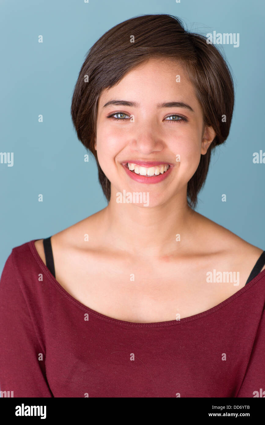 Portrait of happy young woman multiraciale Banque D'Images