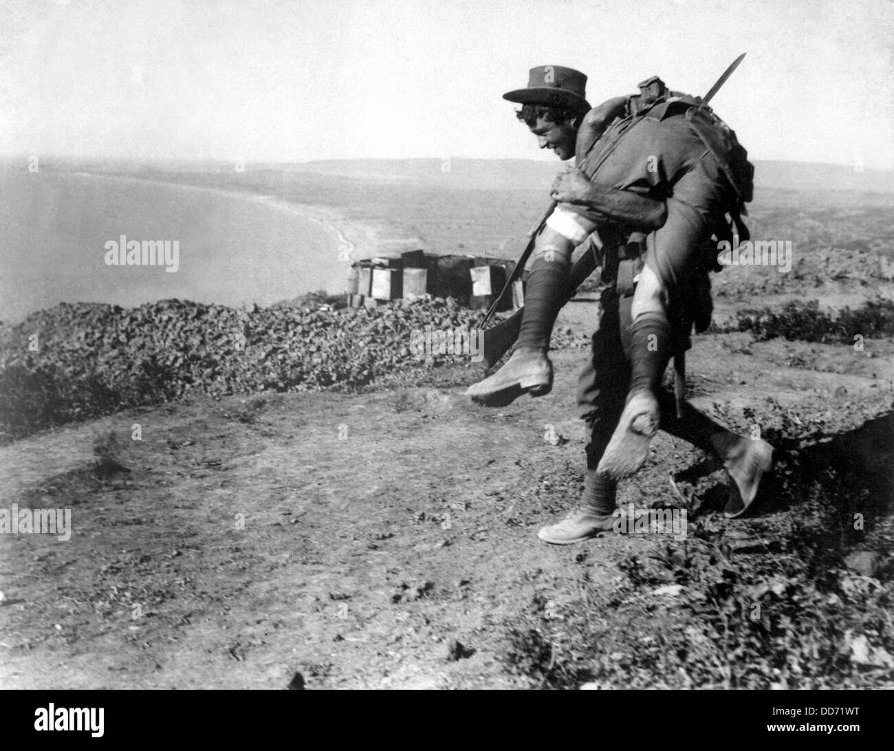 CPA MILITAIRE SOLDAT POILUS MILITARIA 1ere GUERRE MONDIALE 1914-18 WWI, CARTE POSTALE ANCIENNE POSTCARD - Collection