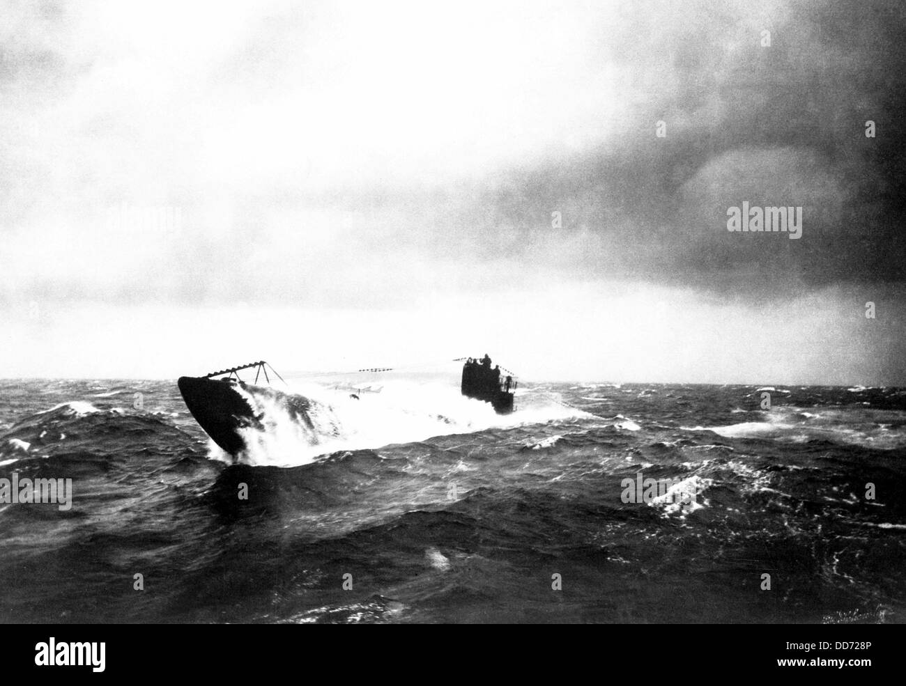 Le sous-marin allemand dans une mer difficile. La Première Guerre mondiale. ca. 1914-1918. Banque D'Images