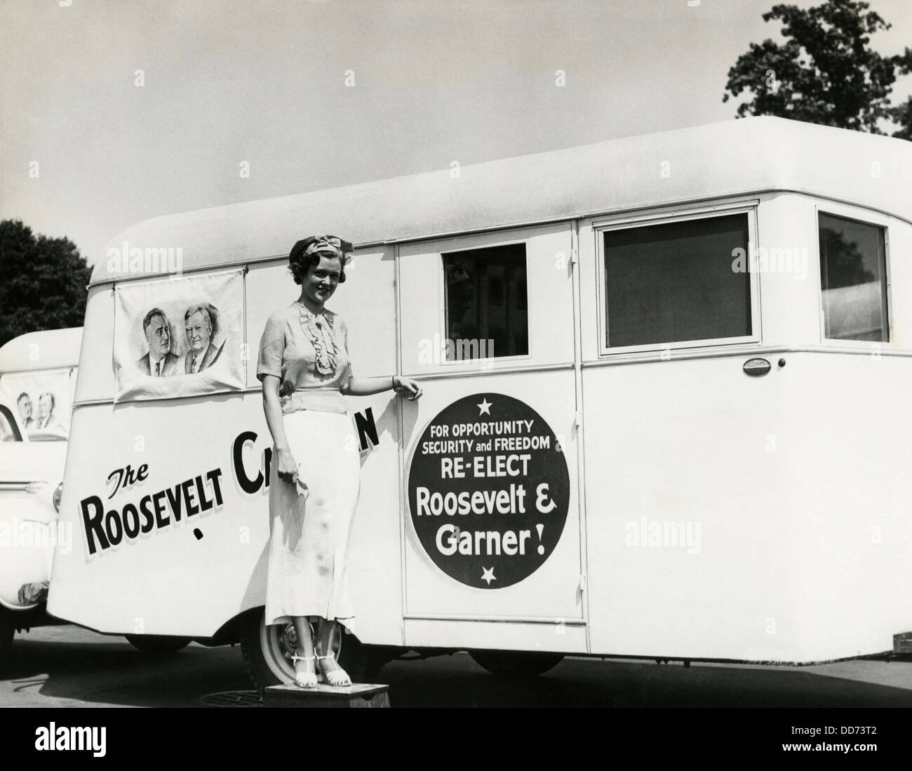 Roosevelt remorque caravane a parcouru le pays dans l'élection présidentielle de 1936. Les travailleurs de la campagne pose avec une remorque Banque D'Images