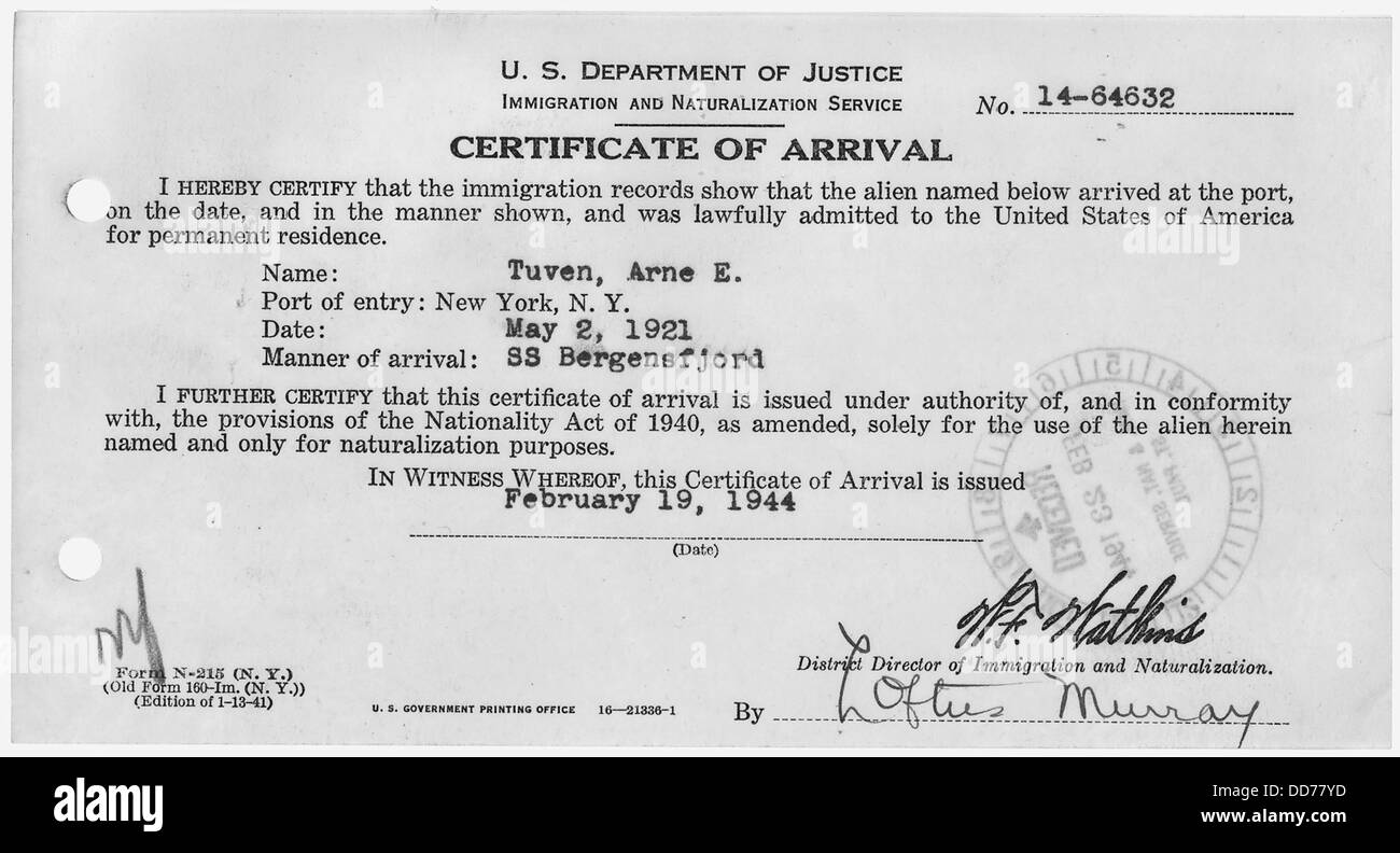 Le certificat d'arrivée d'Arne E. Tuven documente son arrivée à un endroit précis, avec les détails officiels de son enregistrement. Banque D'Images