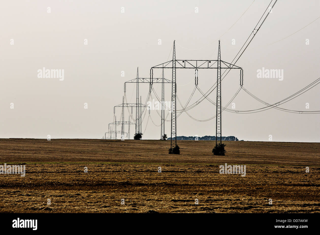 Pylônes à haute tension, l'électricité, la distribution de la division Banque D'Images