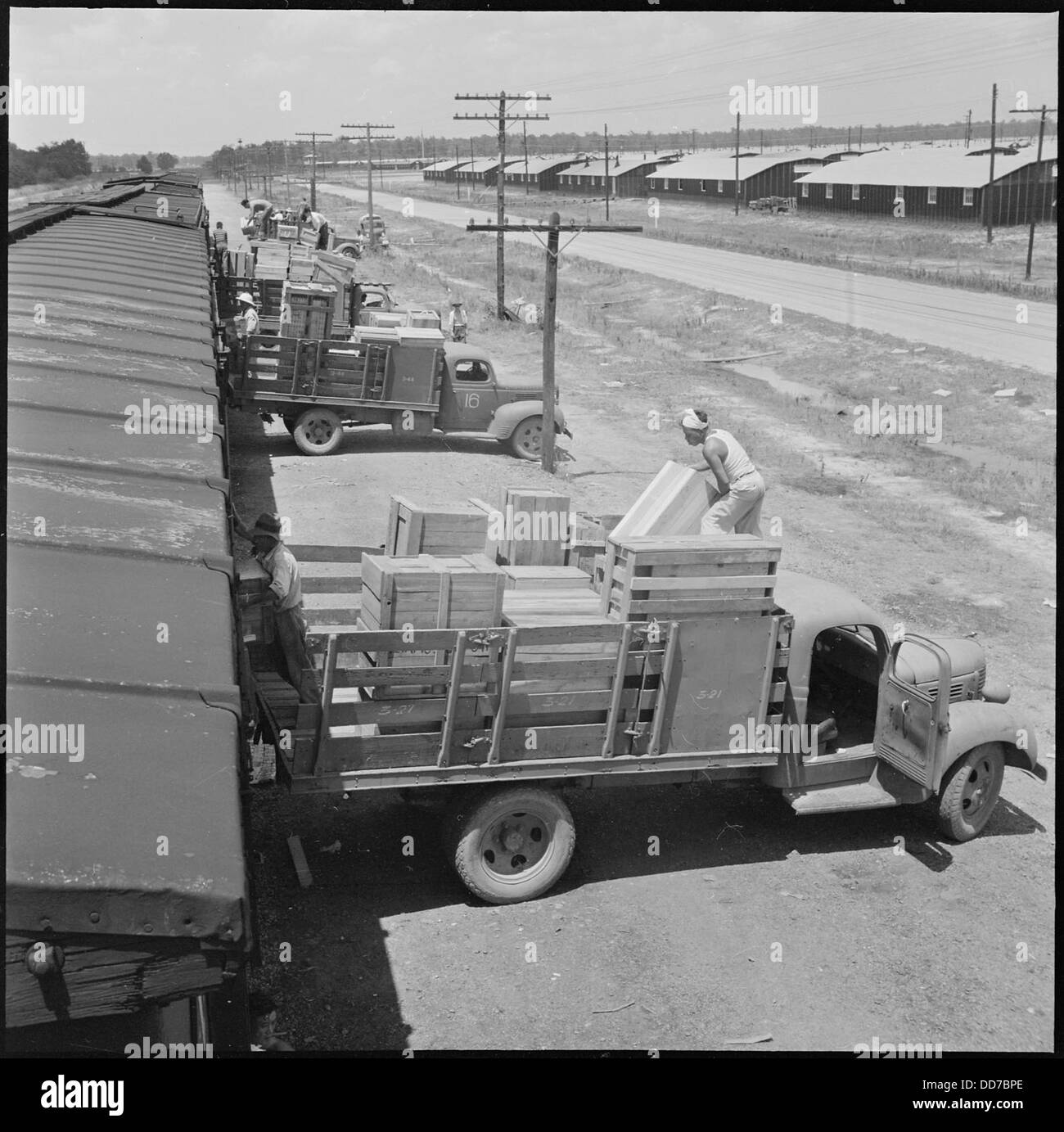 La fermeture du Jerome Relocation Center à Denson, Arkansas, impliquait le chargement de wagons de marchandises avec les biens personnels de ceux qui ont été déplacés pendant l'internement de la seconde Guerre mondiale. Banque D'Images