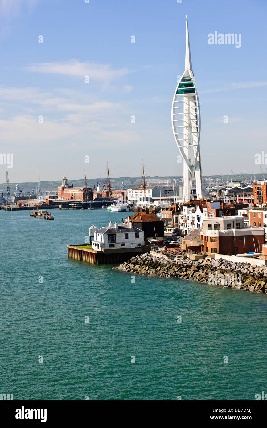 Entrée étroite,Accueil,Forts de l'HMS Victory,célèbre cuirassé de voile, le port de Portsmouth, Arsenal de la Marine royale,Ville,Hampshire Banque D'Images