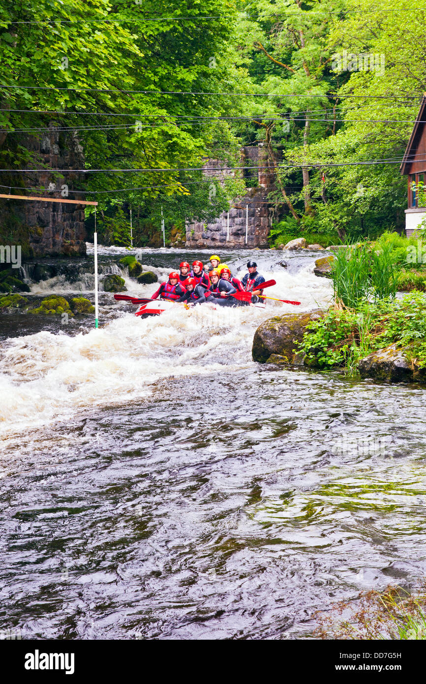 White Water Rafting à la White Water Centre National de Bala Banque D'Images