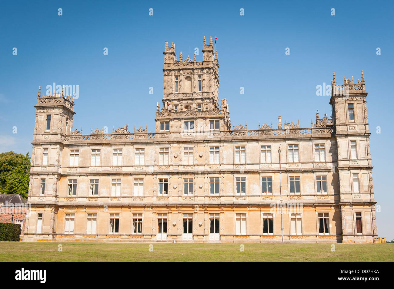 Château de Highclere Newbury Comte & Comtesse d'Carnarvan définition série de télévision montrent drama Downton Abbey élévation extérieur arrière Banque D'Images
