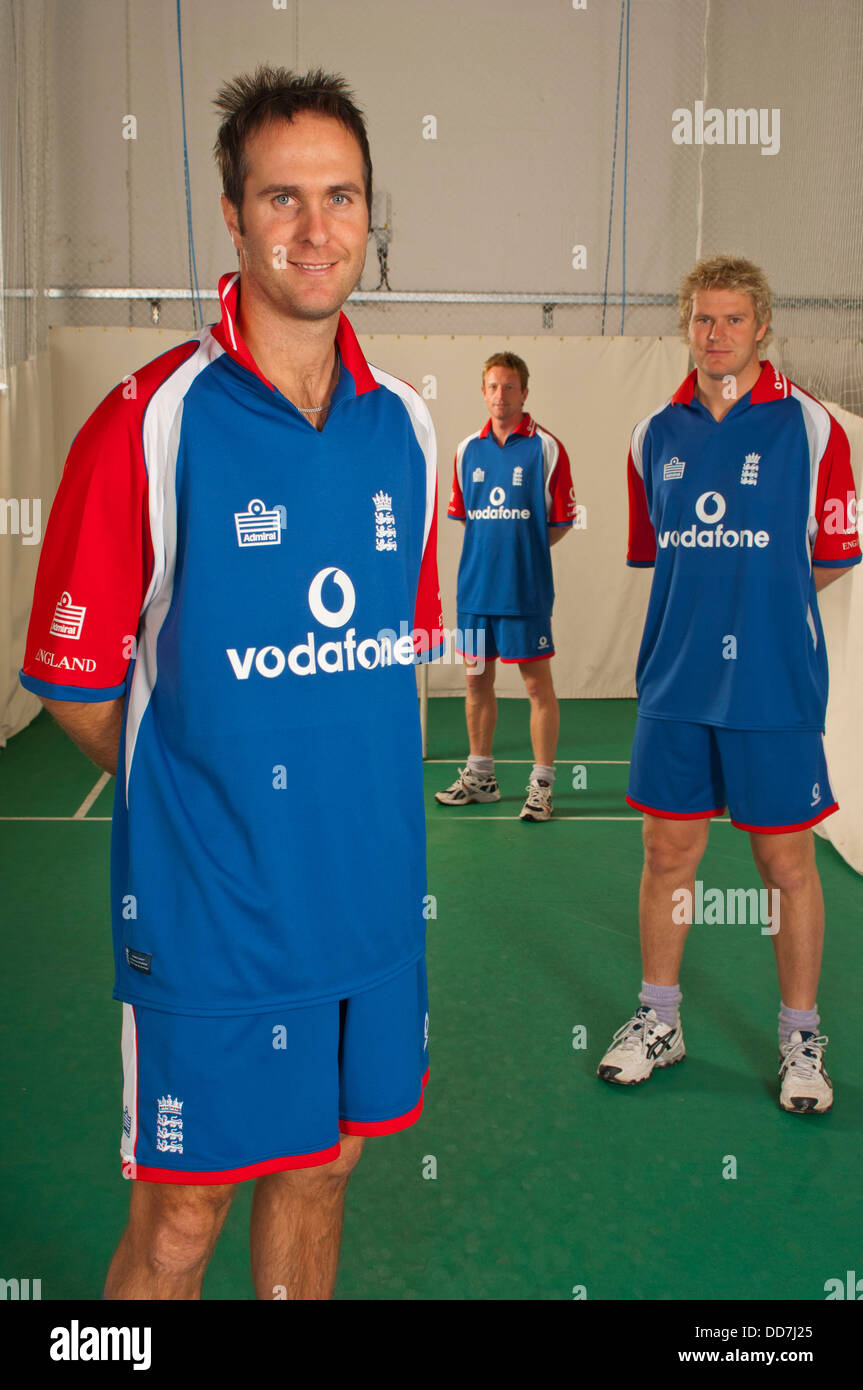 Angleterre cricket Michael Vaughan, Matthew Hoggard et Paul Collingwood à l'amiral kit cricket Banque D'Images