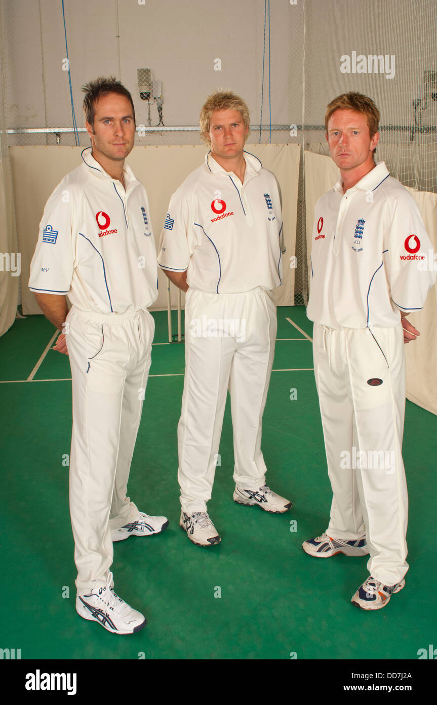 Angleterre cricket Michael Vaughan, Matthew Hoggard et Paul Collingwood à l'amiral kit cricket Banque D'Images