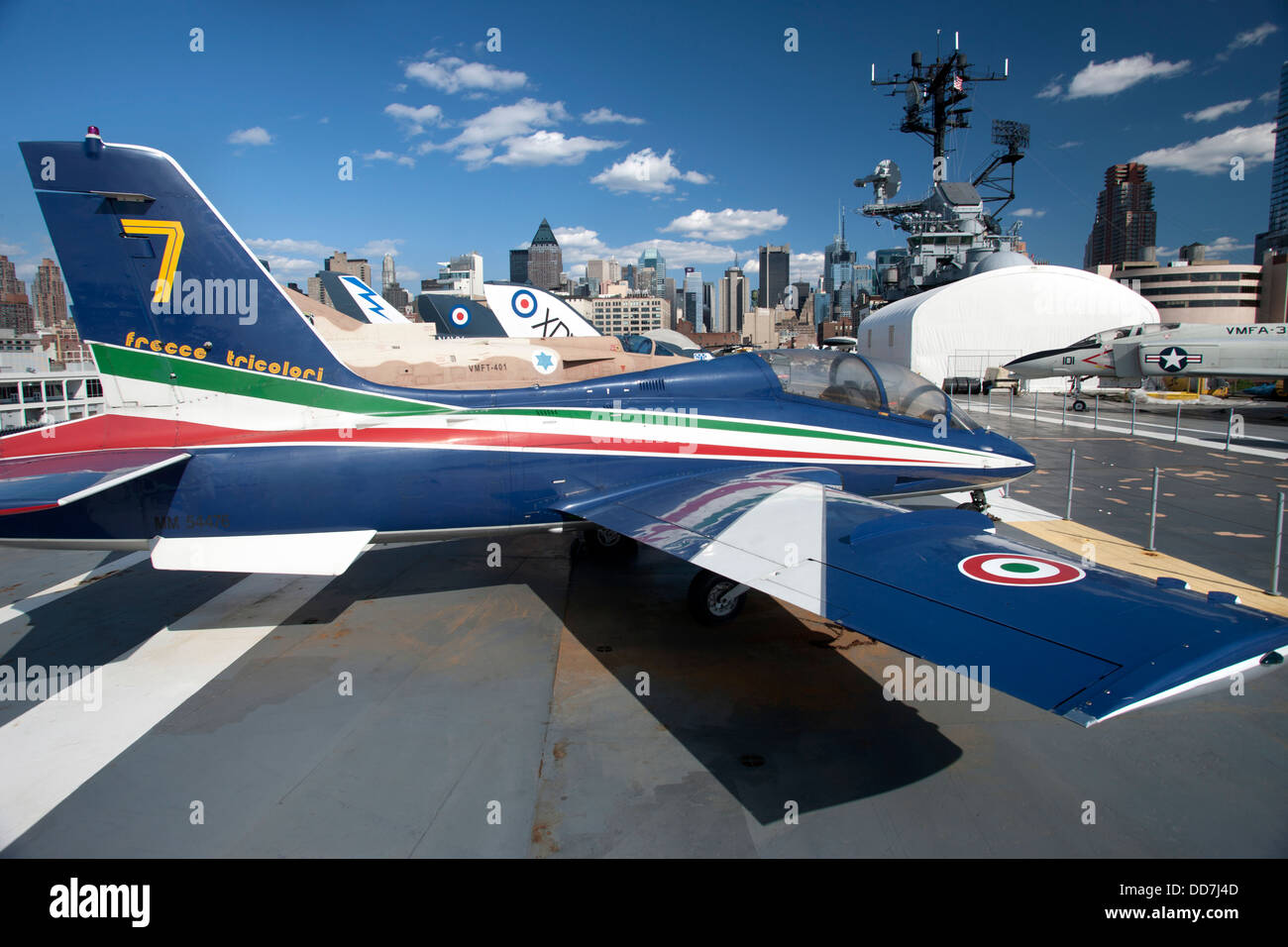 Poste de pilotage en avion de chasse INTREPID SEA AIR AND SPACE MUSEUM MANHATTAN NEW YORK USA Banque D'Images