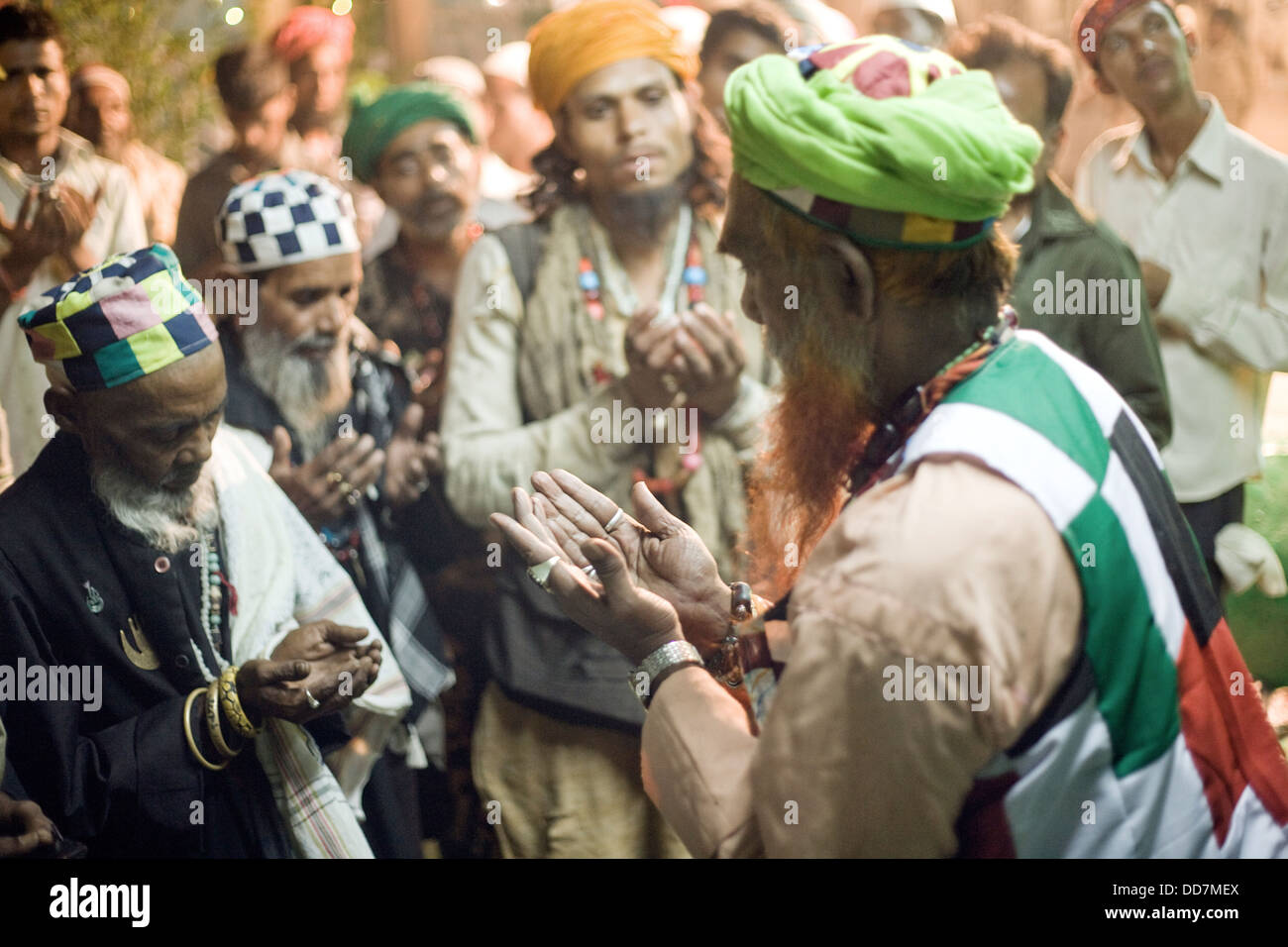 Les musulmans priant dans Ajmer culte Banque D'Images
