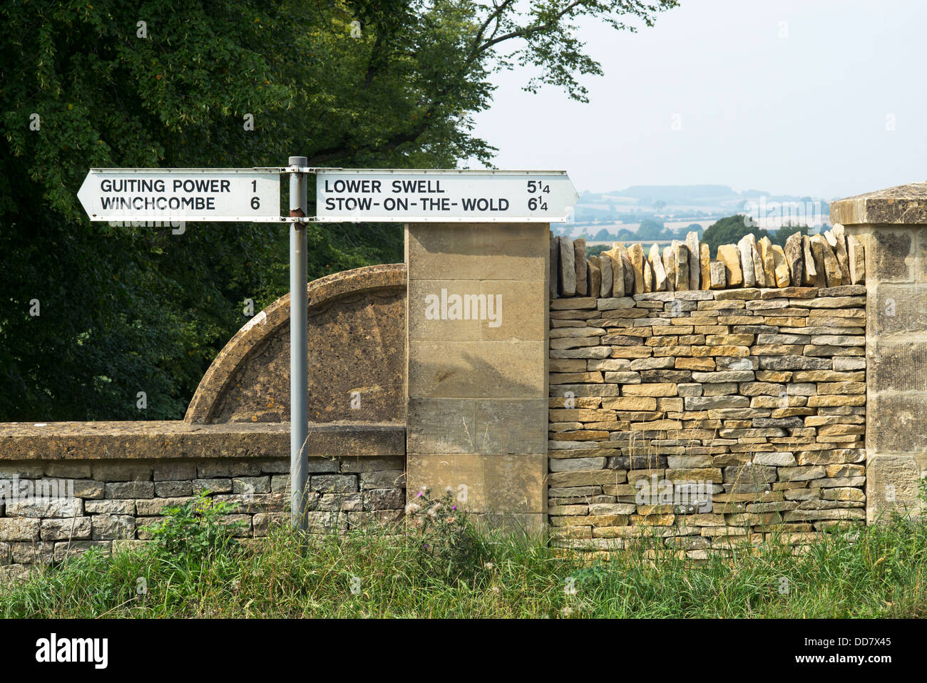 Sign post de Cotswold, Gloucestershire, Angleterre Banque D'Images