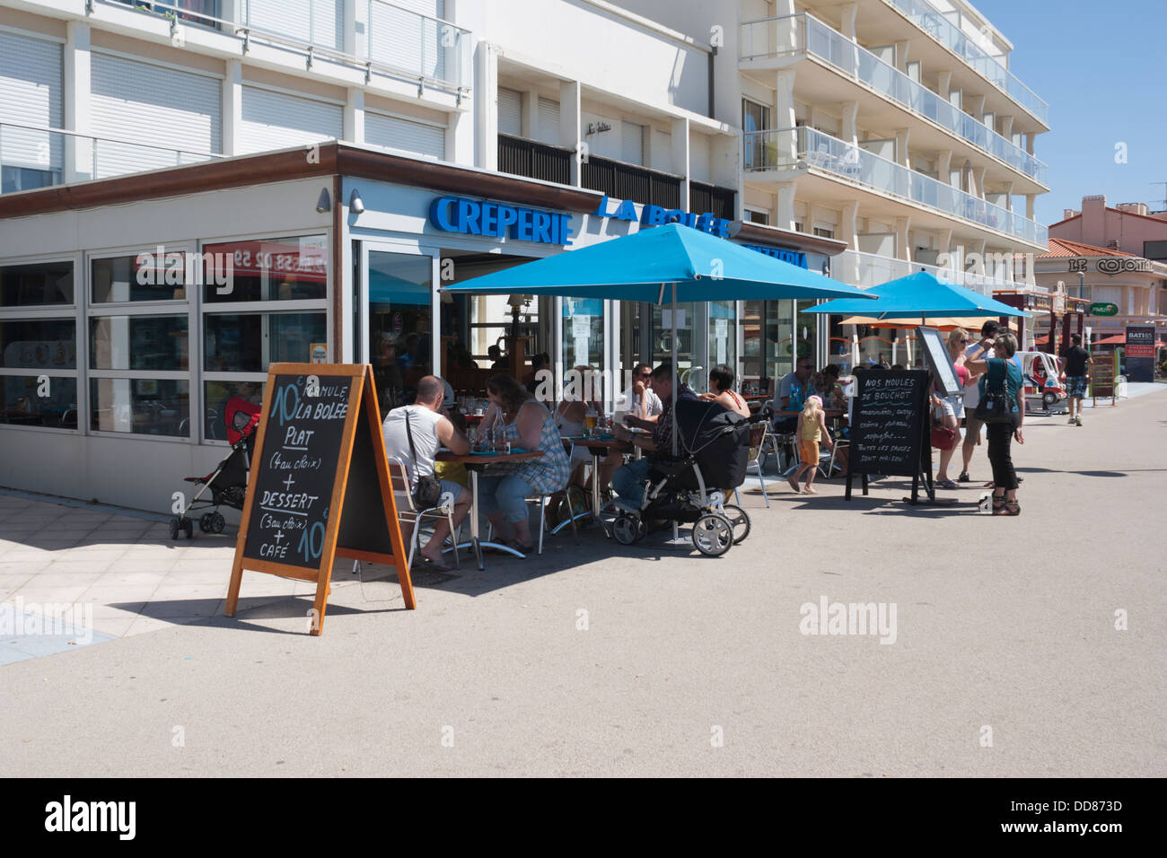 Crêperie La Bolée' sur le front de mer à Saint Jean de Monts Photo Stock -  Alamy