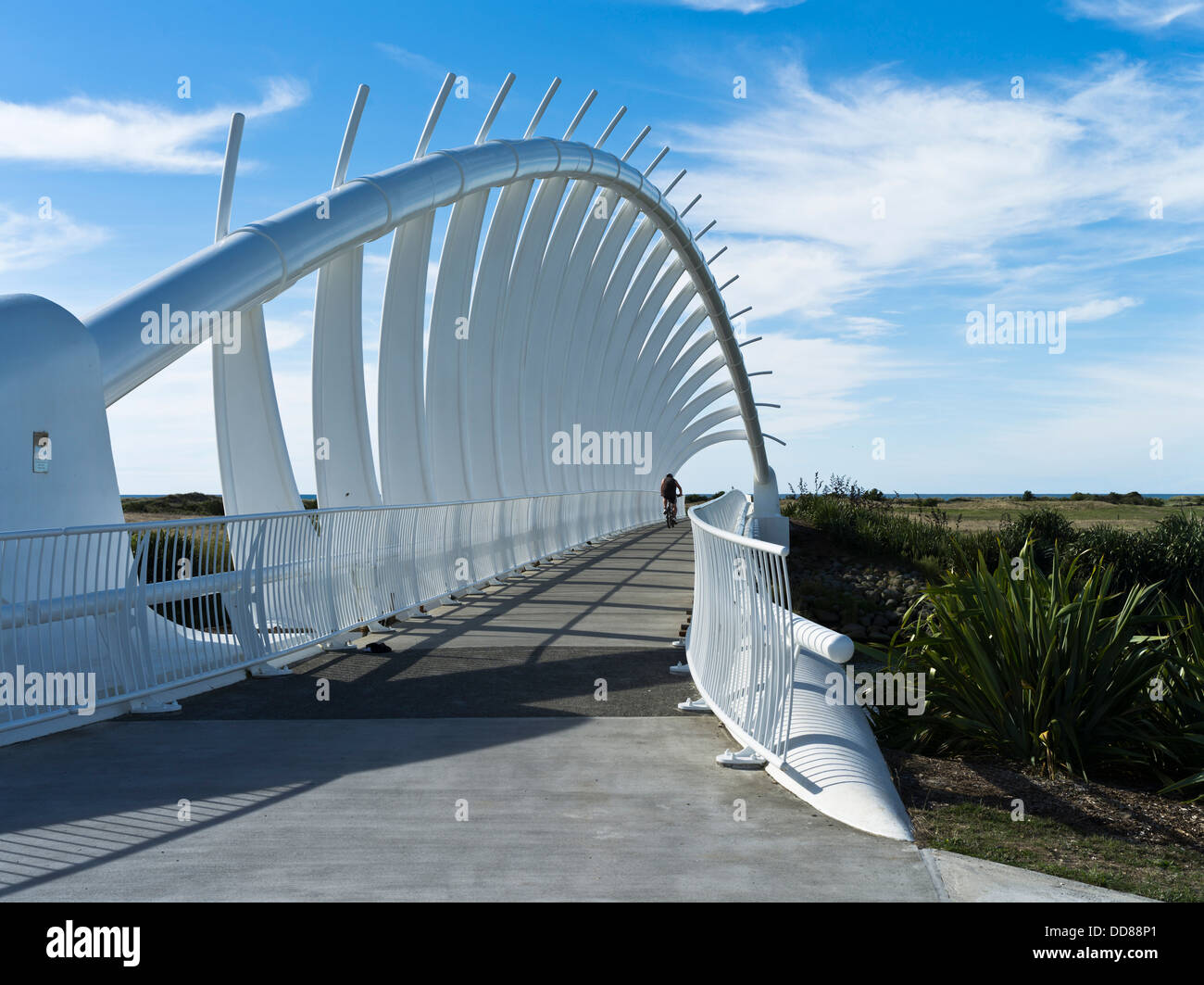 dh te Rewa Rewa Bridge TARANAKI CYCLISTE NÉO-ZÉLANDAIS Waiwhakaiho Sentier côtier de la rivière New Plymouth, promenade à vélo Banque D'Images