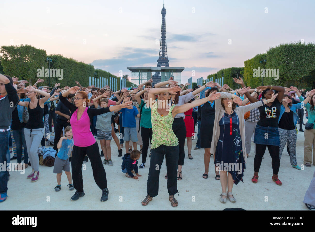 Flash Mob Dancing Banque D Image Et Photos Alamy Flash Mob Dancing Banque D Image Et Photos Alamy