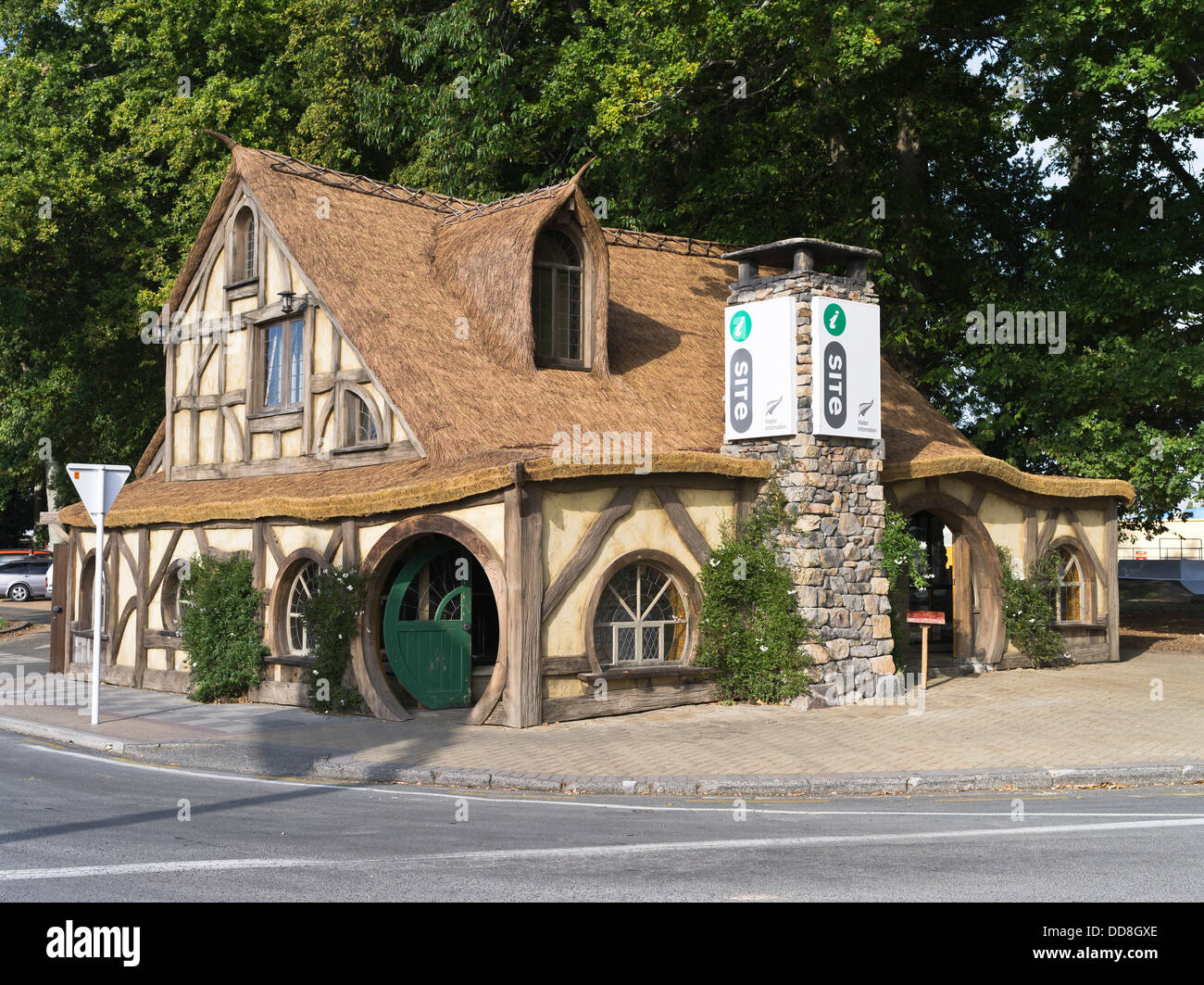 Dh MATAMATA Nouvelle-zélande cottage Hobbit i plan du centre d'informations touristiques Banque D'Images