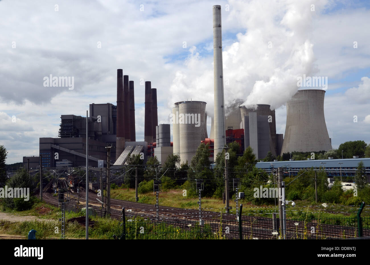 Brown coal power plant Niederaußem dans Bergheim-NiederauRhine-Westhalia SSem, au nord. Photo du 31 juillet 2013. Banque D'Images