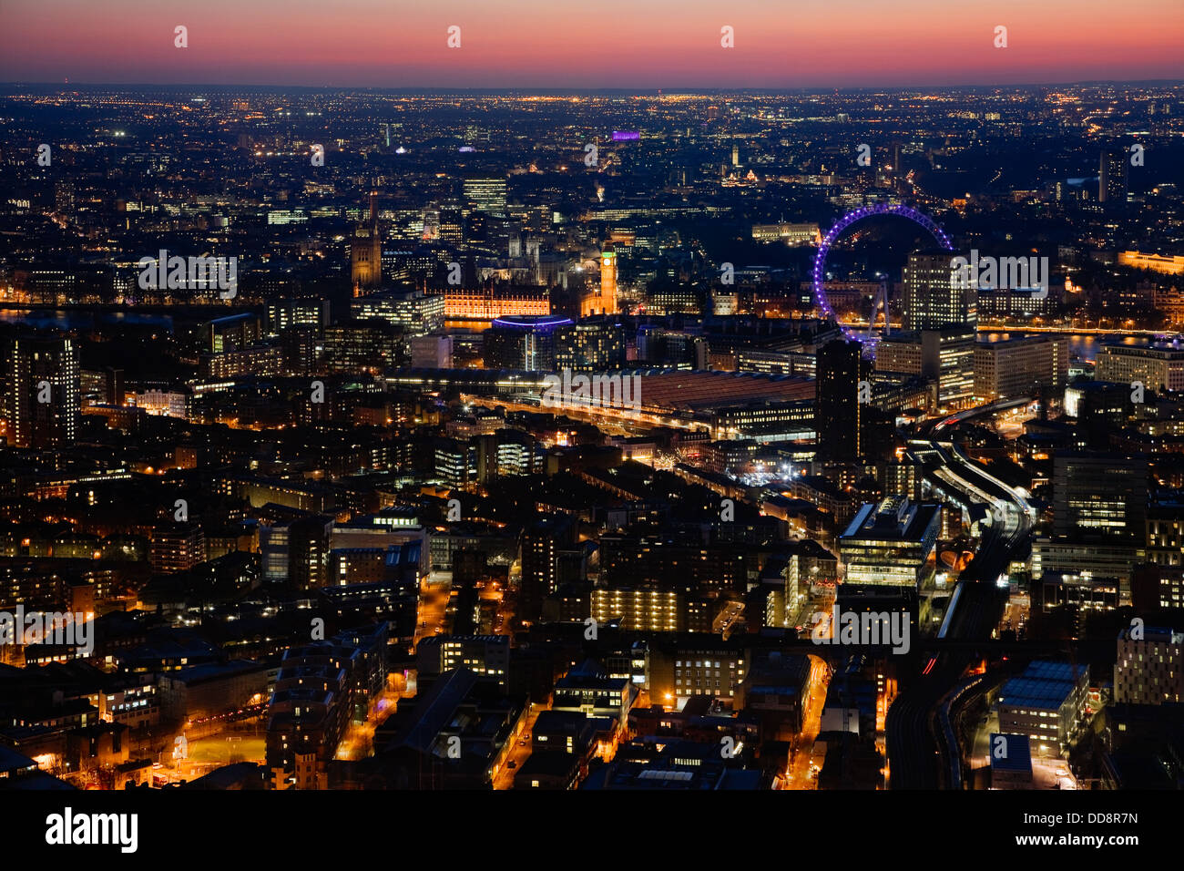 Le parlement britannique et London eye après le coucher du soleil - vue depuis le Shard, London, England, UK Banque D'Images