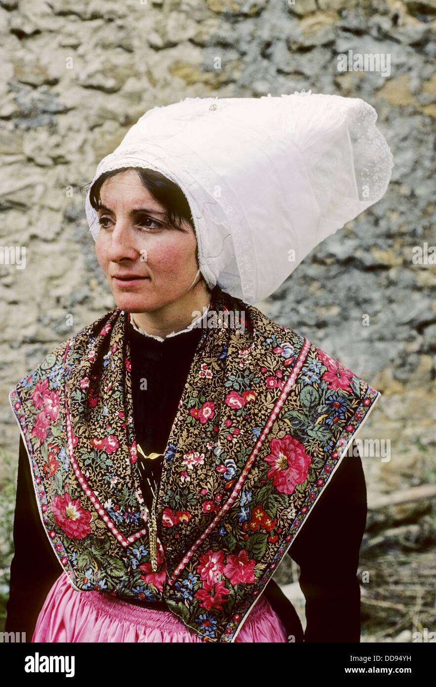 Femme en costume traditionnel. Ile de Ré. Côte de l'Atlantique. Poitou- Charentes. La Charente-Maritime. La France Photo Stock - Alamy