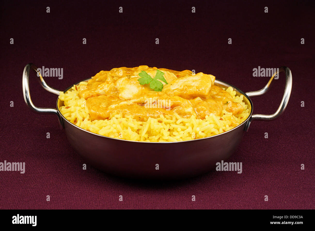 Poulet korma un doux doux curry à l'indienne populaire avec des gens qui ne sont pas utilisés pour l'alimentation de l'est chaud épicé Banque D'Images