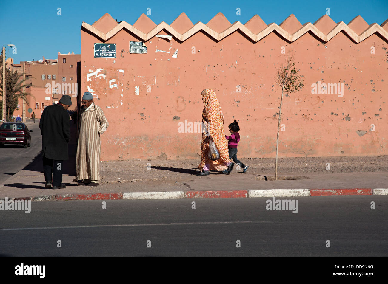 Scène de rue dans le centre-ville de Ouarzazate, Maroc Banque D'Images
