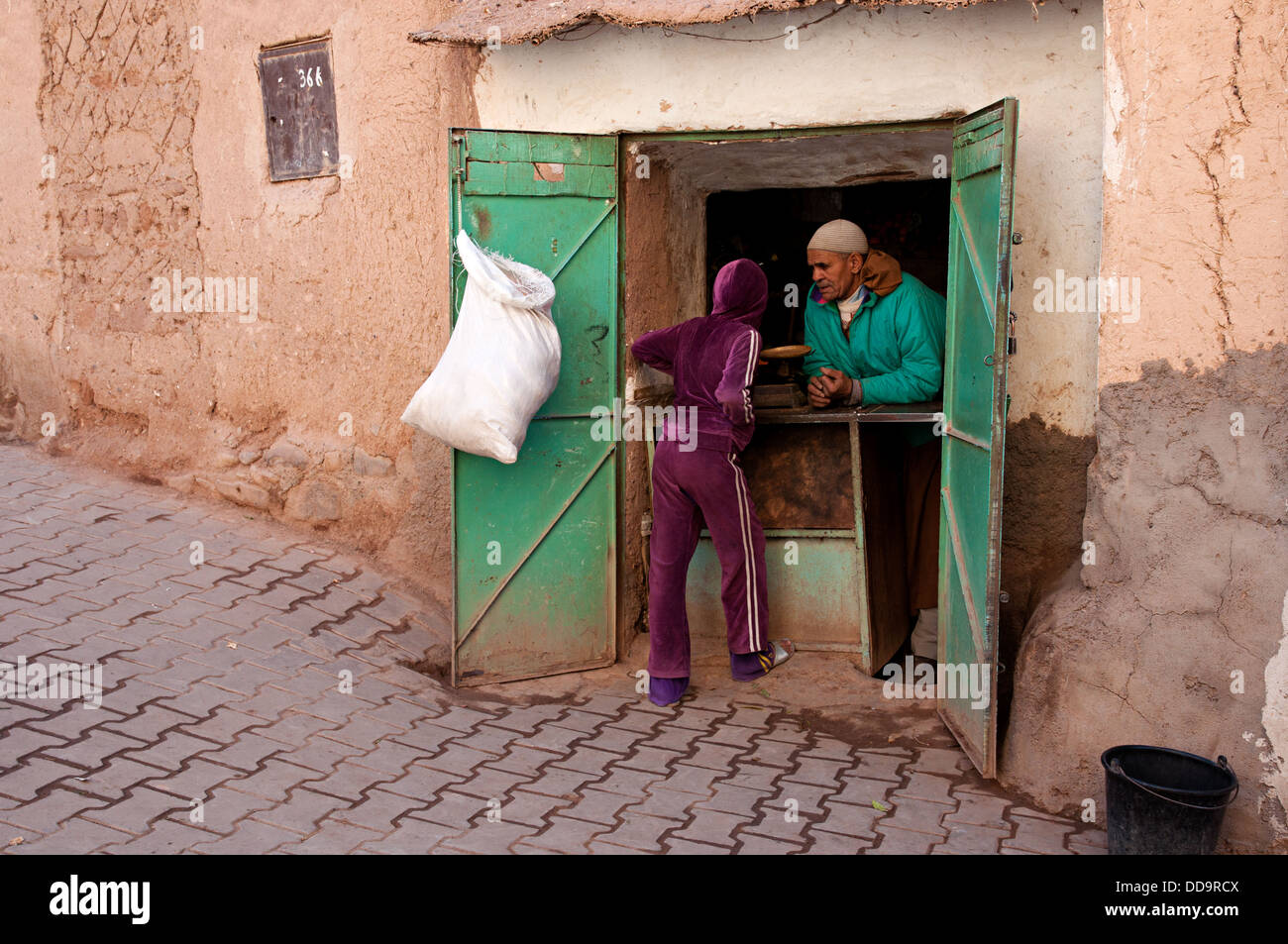 Petit magasin dans le mellah (quartier juif). Ouarzazate, Maroc Banque D'Images