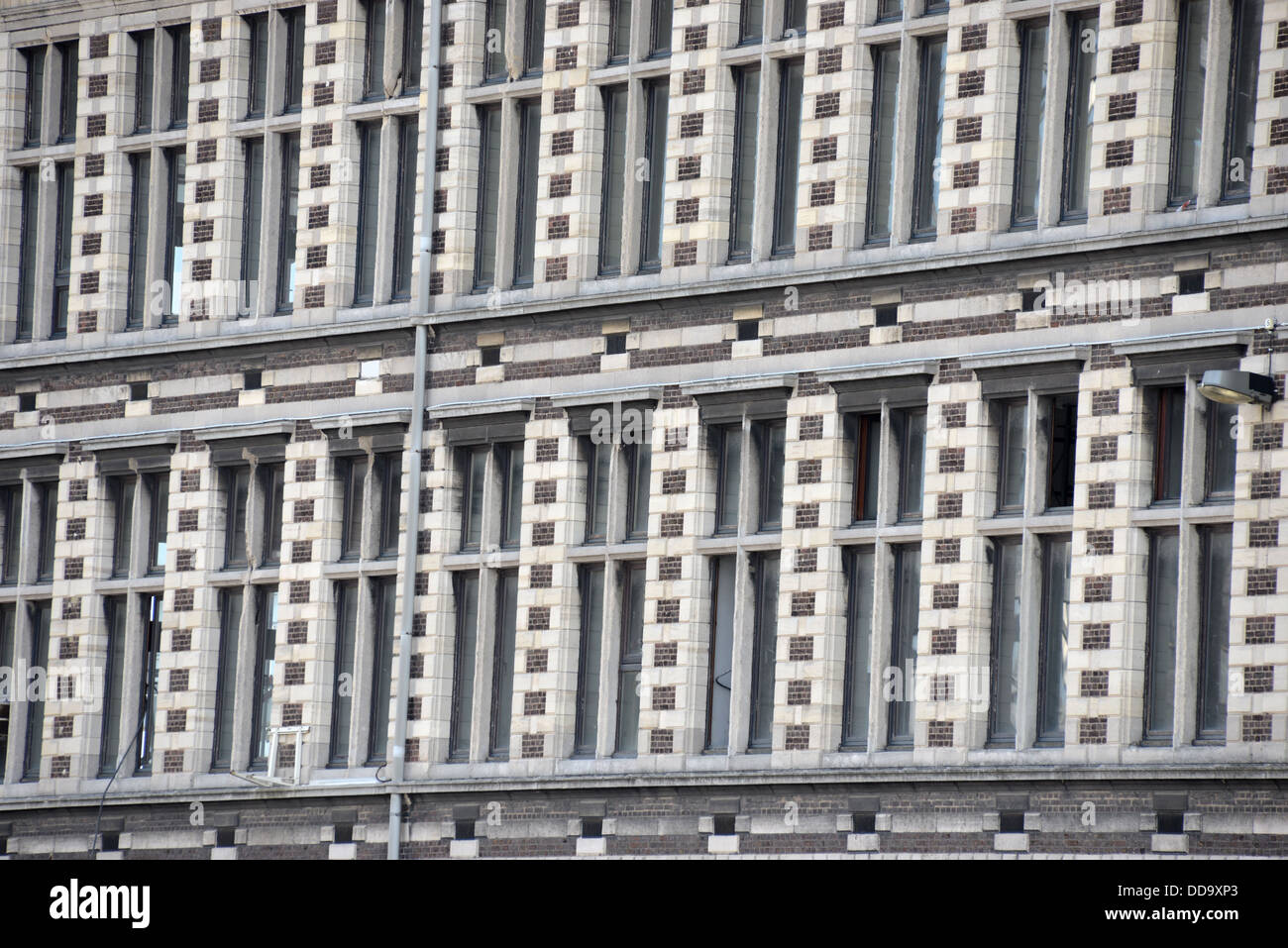 Un vieil immeuble de bureaux dans le port d'Anvers Banque D'Images