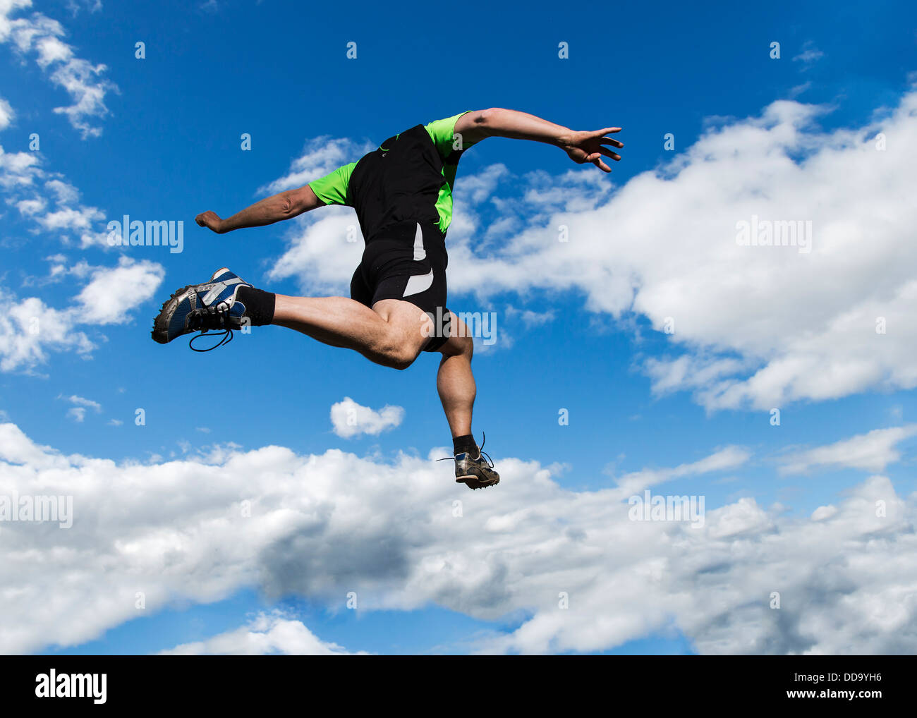 Allemagne, Young long jump Banque D'Images
