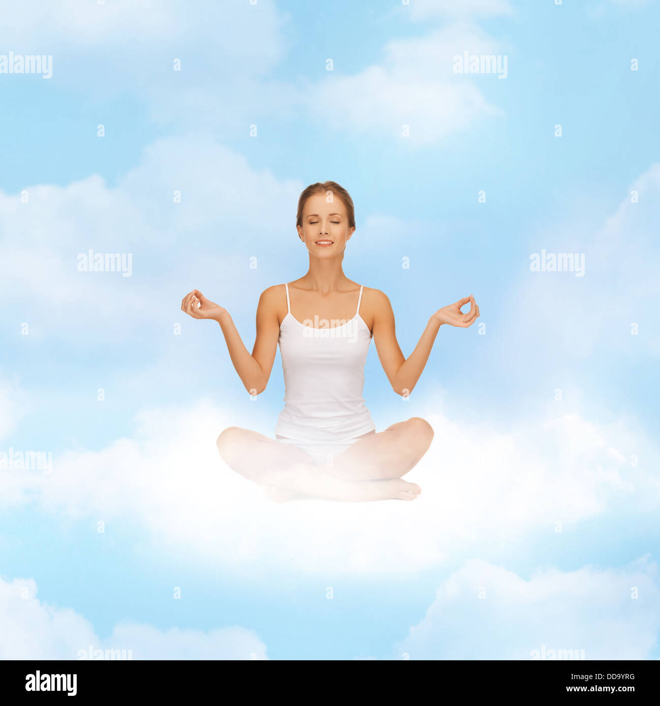 Girl sitting in lotus position et méditer Banque D'Images