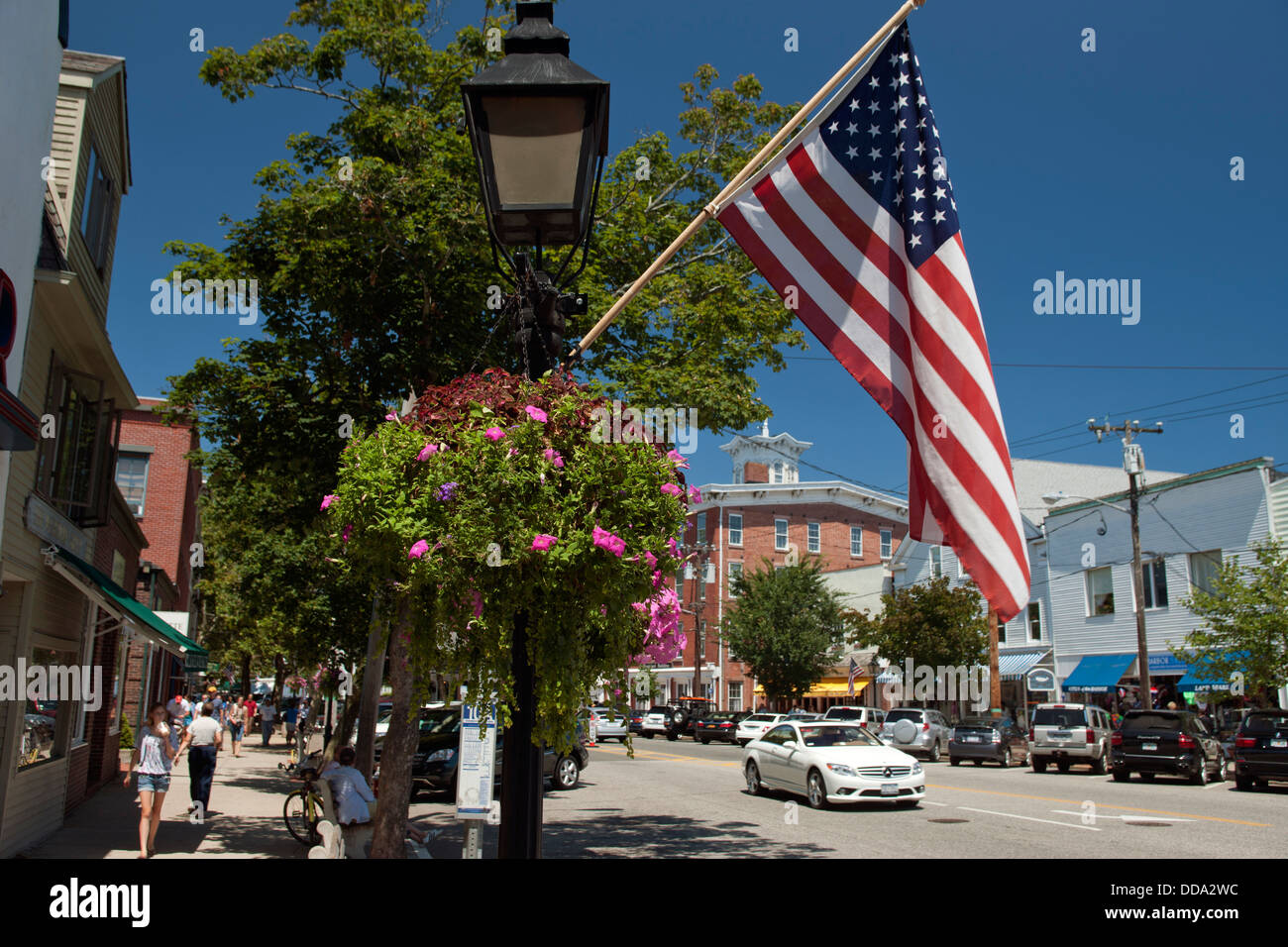 UNITED STATES FLAG RUE PRINCIPALE SAG HARBOR LONG ISLAND NEW YORK USA Banque D'Images