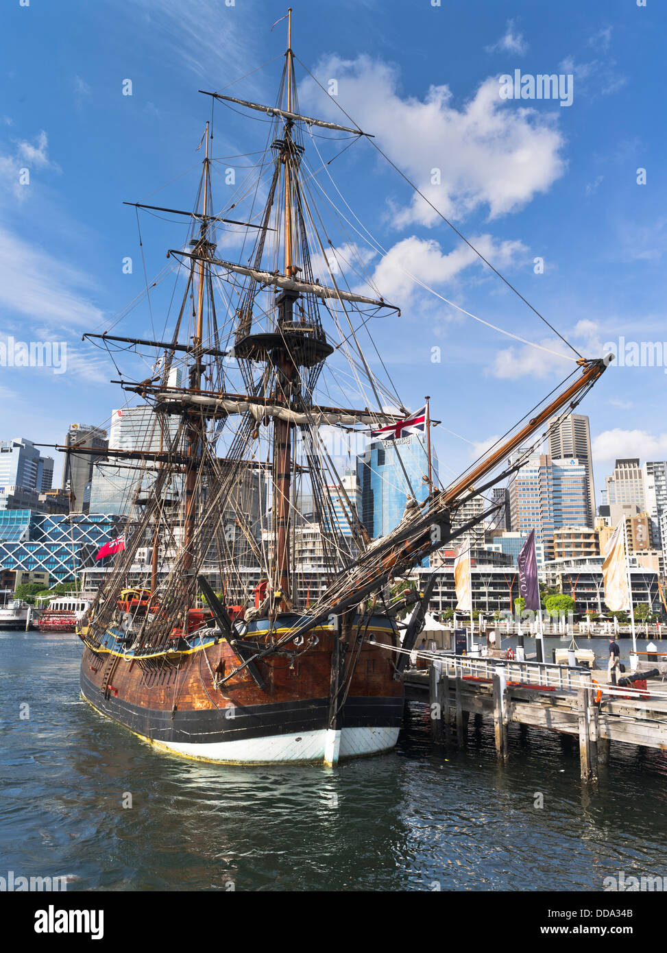 dh Darling Harbour Capitaine Cook SYDNEY AUSTRALIE HM Bark Endeavour Réplique Musée maritime national d'Australie musées de port de navire Banque D'Images