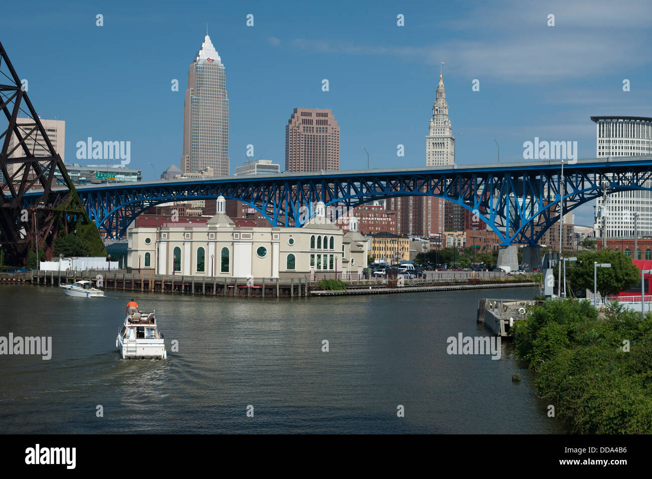 Le CENTRE-VILLE DE LA RIVIÈRE CUYAHOGA CLEVELAND OHIO USA Banque D'Images