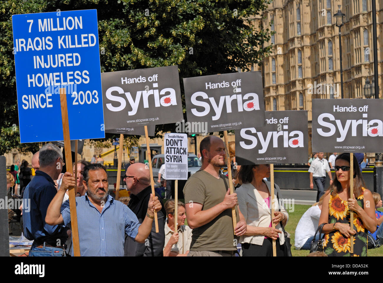 Westminster, London, UK. Août 29, 2012. Protestation contre une action militaire en Syrie. Le Parlement a rappelé à débattre de l'action possible contre le régime syrien. Banque D'Images