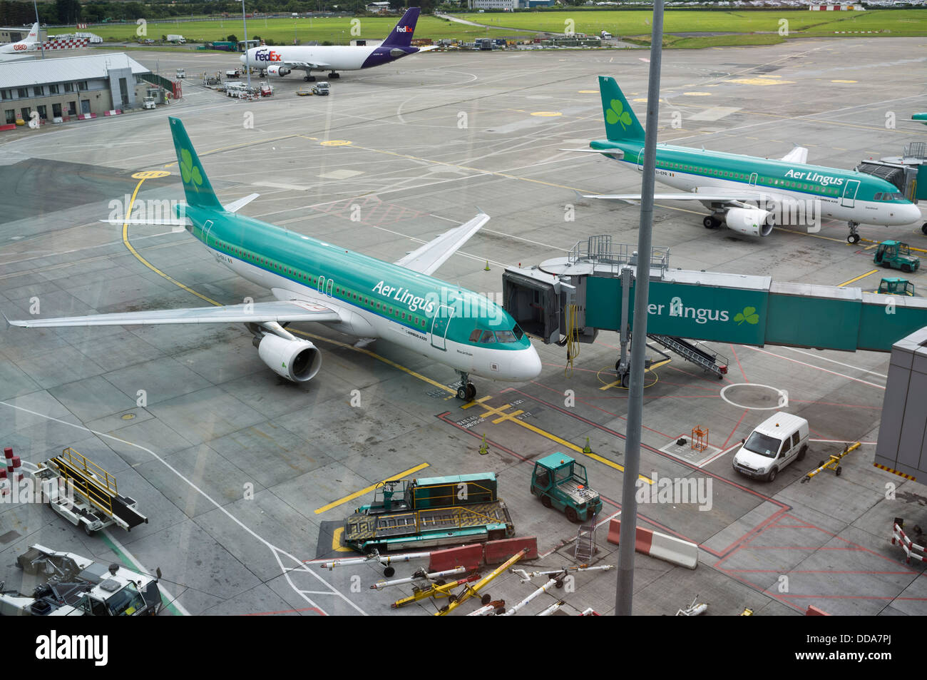 Aer lingus avions stationnés sur le tarmac de l'aéroport de Dublin, le Terminal 2, de l'Irlande. Banque D'Images