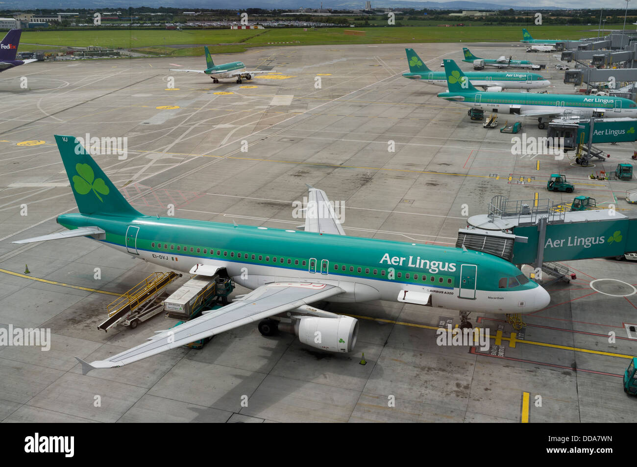 Aer lingus avions stationnés sur le tarmac de l'aéroport de Dublin, le Terminal 2, de l'Irlande. Banque D'Images