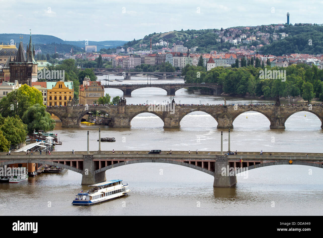 Vue sur un pont sur la rivière Vltava à Prague, République Tchèque Banque D'Images