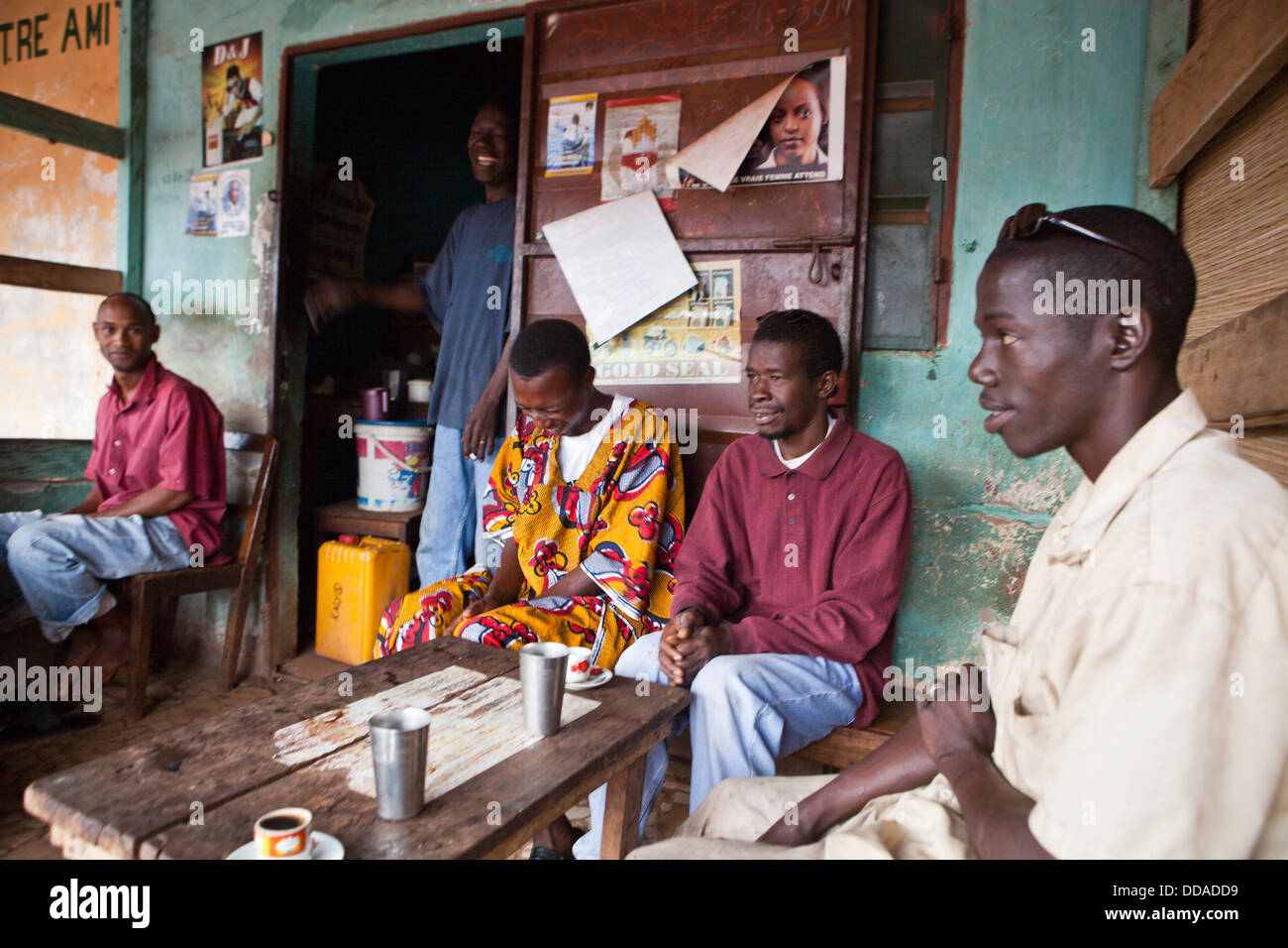 Un café à Boke, Guinée. Banque D'Images