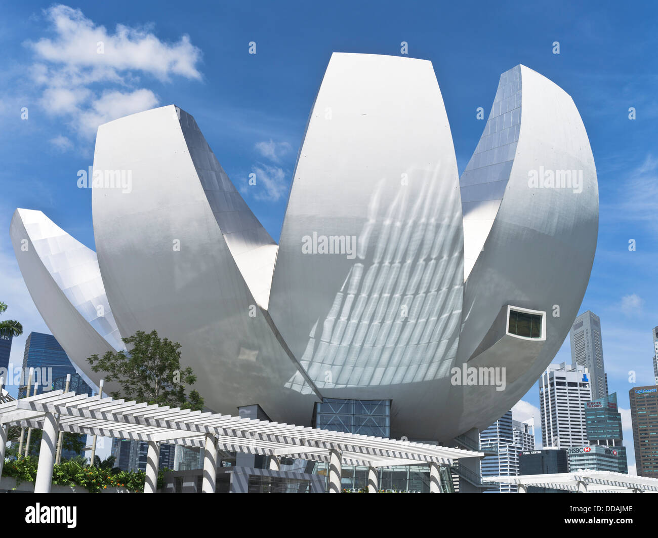 Dh MARINA BAY À SINGAPOUR L'Art moderne Musée des sciences architecture bâtiment Banque D'Images