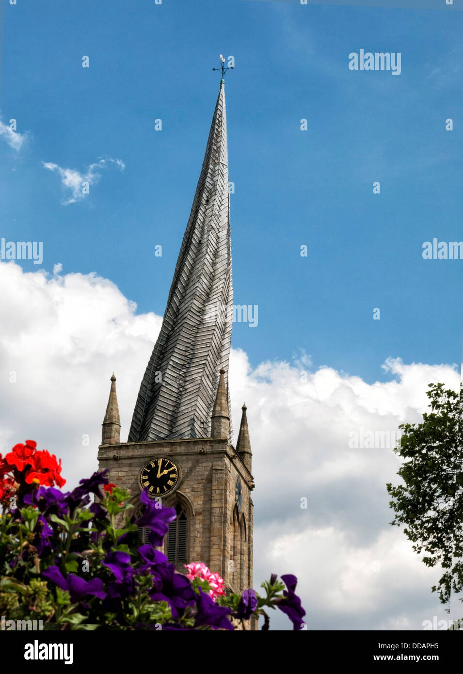 Crooked spire tordu/Chesterfields un site célèbre dans le Derbyshire, Angleterre East Midlands Banque D'Images