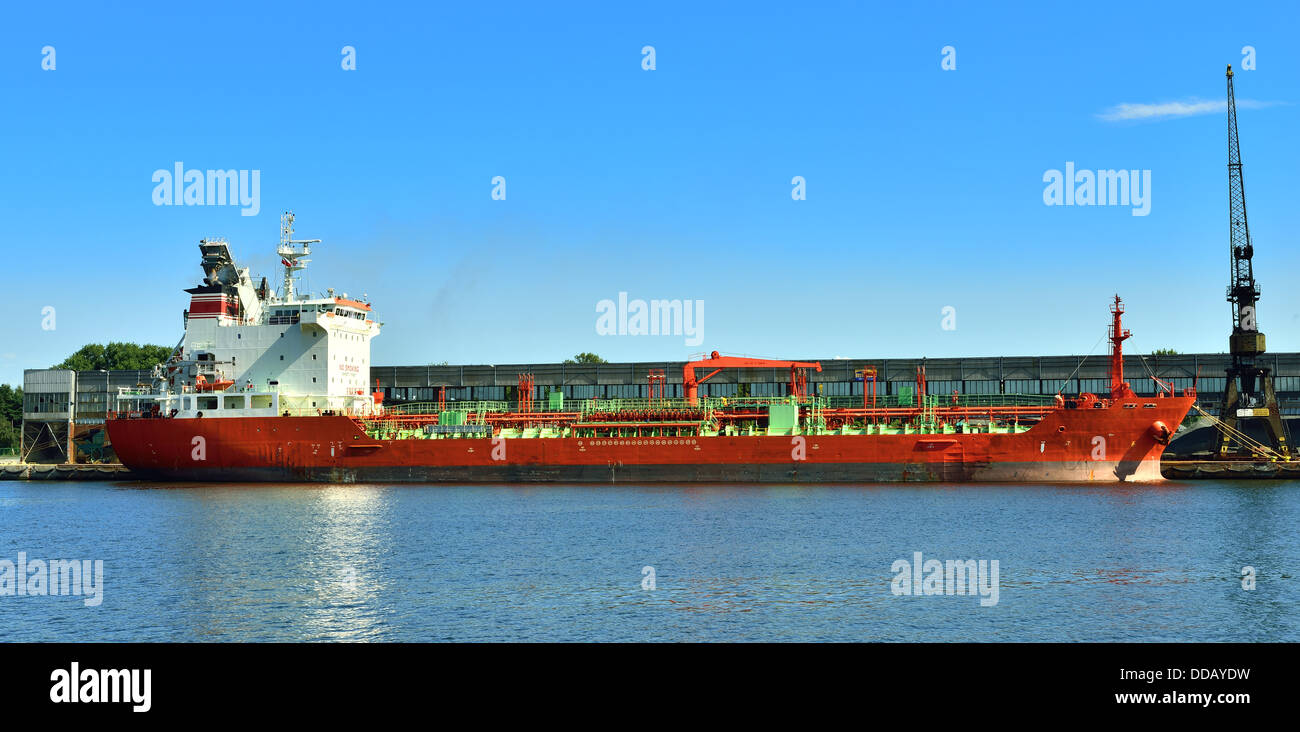 Le cargo dans le port de Gdansk. Banque D'Images