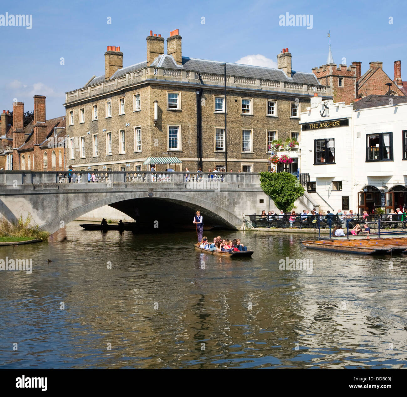 Plates sur la rivière Cam par Silver Street Bridge, Cambridge, England, UK Banque D'Images
