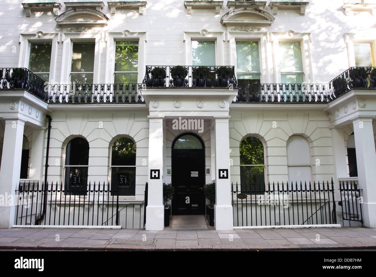 Londres, Royaume-Uni. Août 30, 2013. Un ancien haut A-list boutique hotel sera réaménagée en appartements de luxe. L'Hôtel Hempel dans Hyde Park (photo) est la vente aux enchères la totalité de son contenu, y compris le lit les Beckhams dormi et Michael Jackson's de toilettes. Les Beckhams' lit dans la lionne Suite est l'un des éléments de la star vente aux enchères, qui a lieu le 12 septembre de cette année. David et Victoria Beckham ont été souvent invités à l'hôtel, un favori des célébrités star depuis son ouverture. Crédit : Tony Henshaw/Alamy Live News Banque D'Images