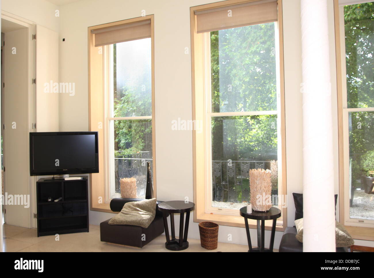 Londres, Royaume-Uni. Août 30, 2013. Un ancien haut A-list boutique hotel sera réaménagée en appartements de luxe. L'Hôtel Hempel dans Hyde Park est la vente aux enchères la totalité de son contenu, y compris le lit les Beckhams dormi et Michael Jackson's de toilettes. En 2006 Michael Jackson réservé à l'hôtel et avons séjourné dans la suite Béluga (en photo ici), qui comprend un lit queen-size à baldaquin et d'une paire de coffres en bois oriental. Même la salle de bains la chanteuse utilisé peut également être acheté, avec deux WC, deux un bidet et lavabo en marbre. Crédit : Tony Henshaw/Alamy Live News Banque D'Images